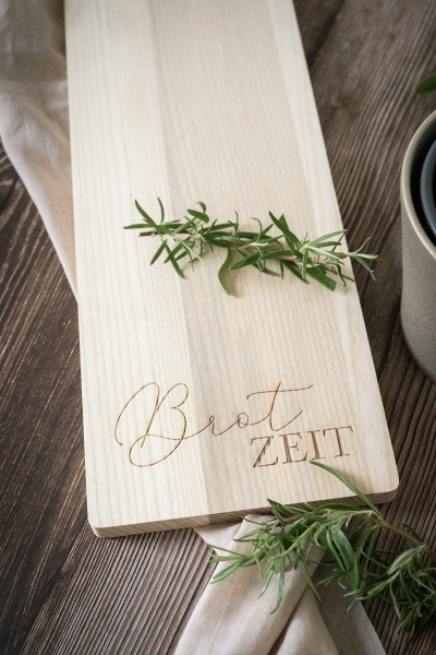 Schneidebrett Lang mit Griff "Brotzeit"